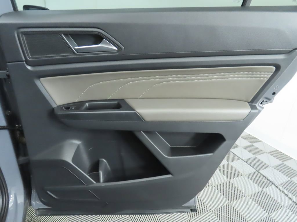 Used 2021 Volkswagen Atlas Cross Sport SE w/ Panoramic Sunroof Package image 27
