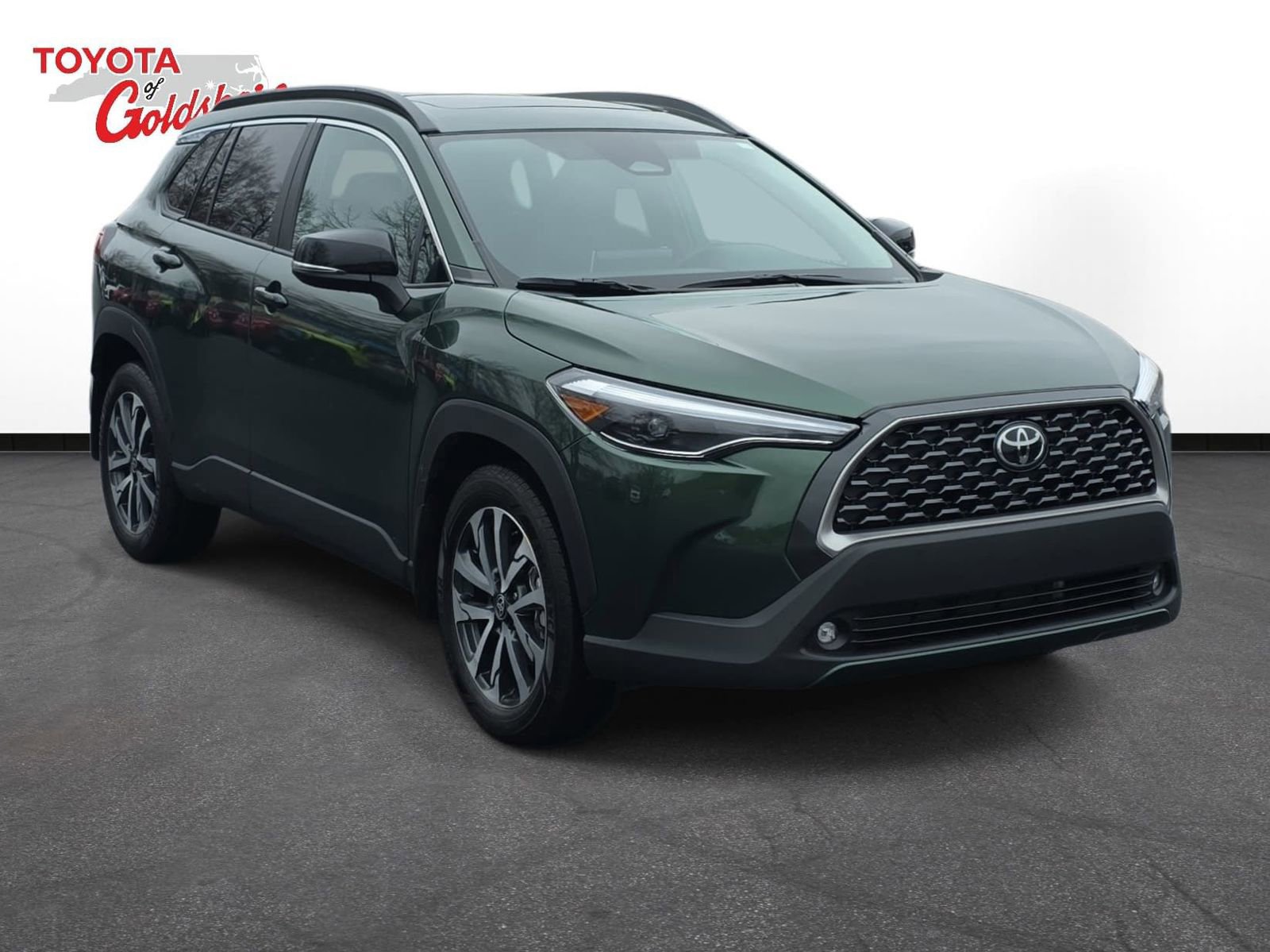 Used 2025 Toyota Corolla Cross XLE w/ Convenience Package image 3