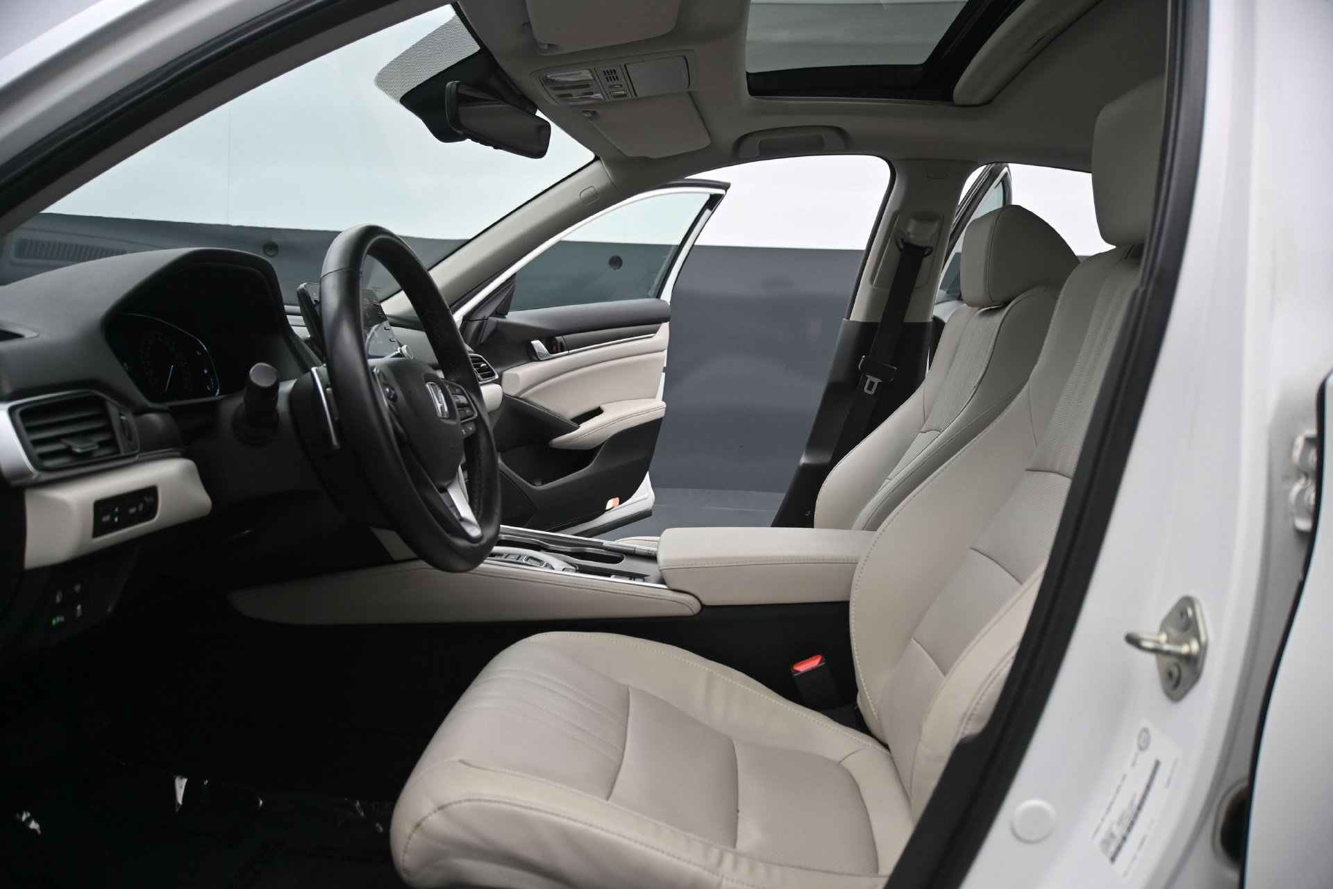 Used 2019 Honda Accord Touring image 23