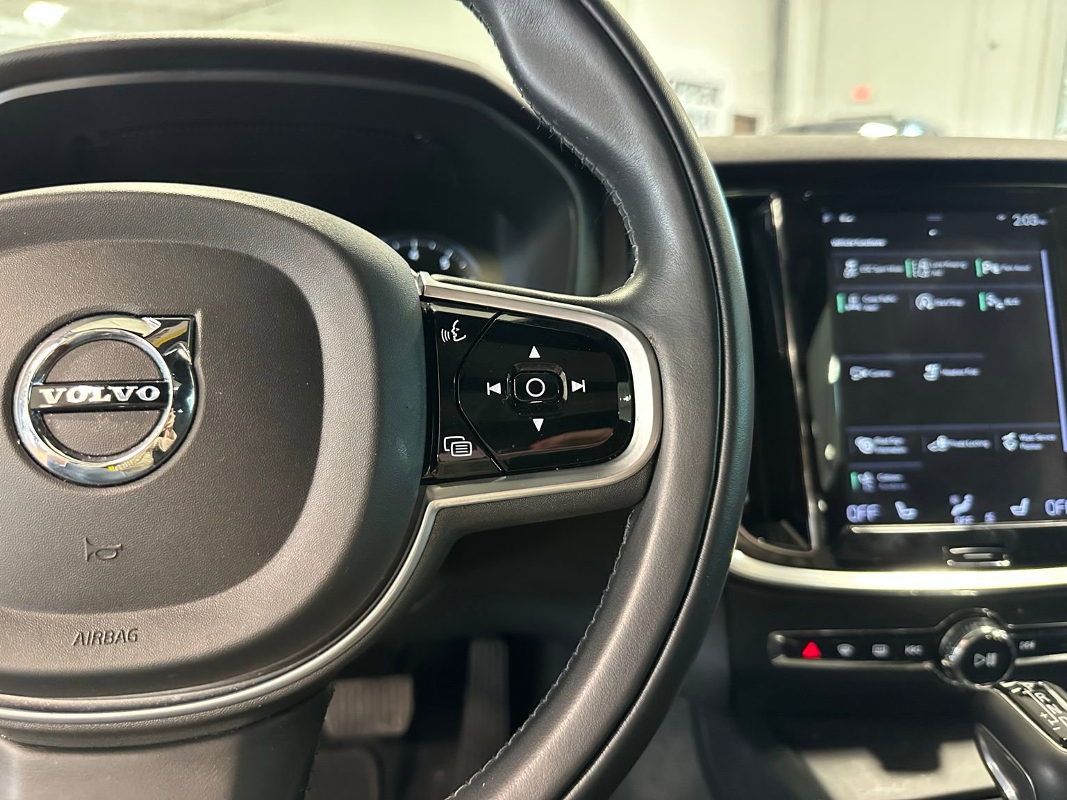 Used 2020 Volvo S60 T5 Momentum image 18