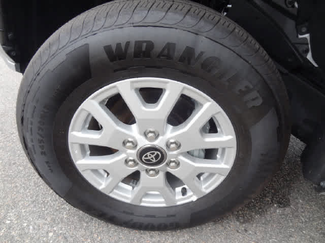 Used 2025 Toyota Tacoma SR5 AWD/4WD image 31