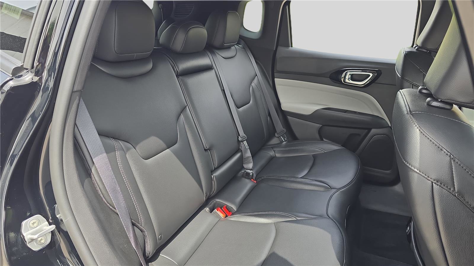 Used 2026 Jeep Compass Limited AWD/4WD image 14