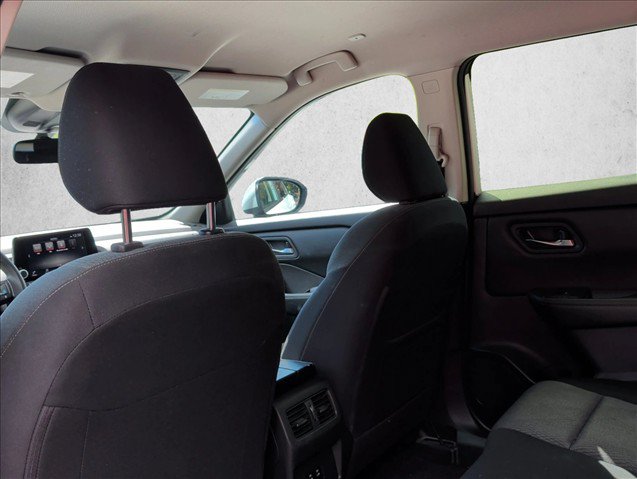 Used 2024 Nissan Rogue SV AWD/4WD image 17