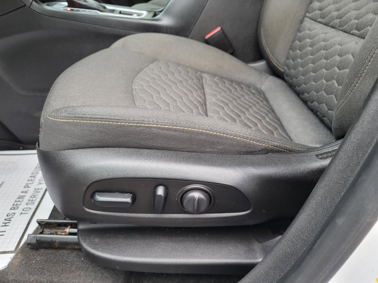 Used 2018 Chevrolet Equinox LT image 25