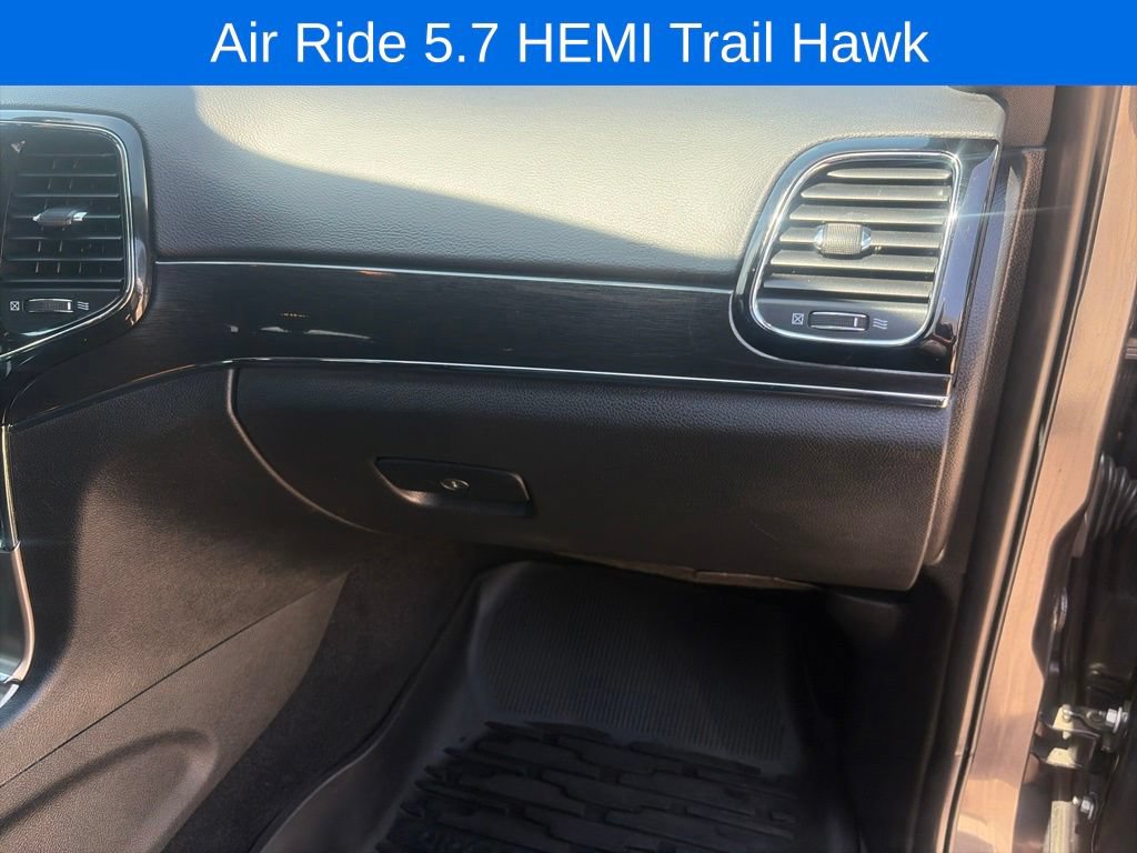Used 2021 Jeep Grand Cherokee Trailhawk w/ Premium Lighting Group AWD/4WD image 28