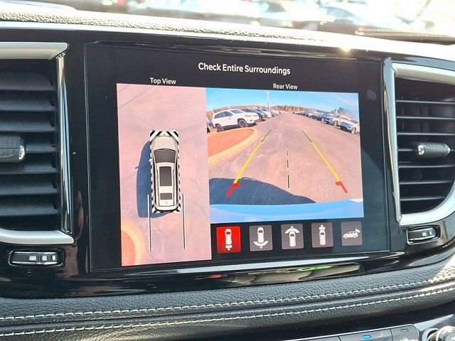 Used 2023 Chrysler Pacifica Touring-L image 23