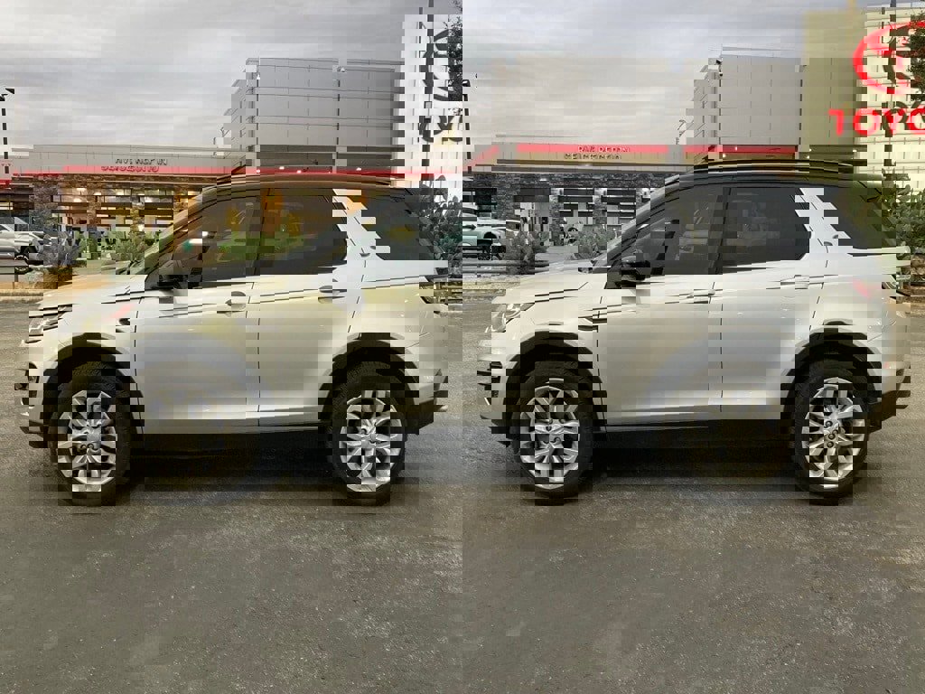 Used 2019 Land Rover Discovery Sport HSE image 8