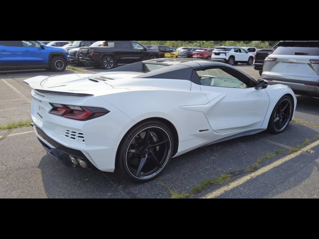 Used 2024 Chevrolet Corvette E-Ray AWD/4WD image 3