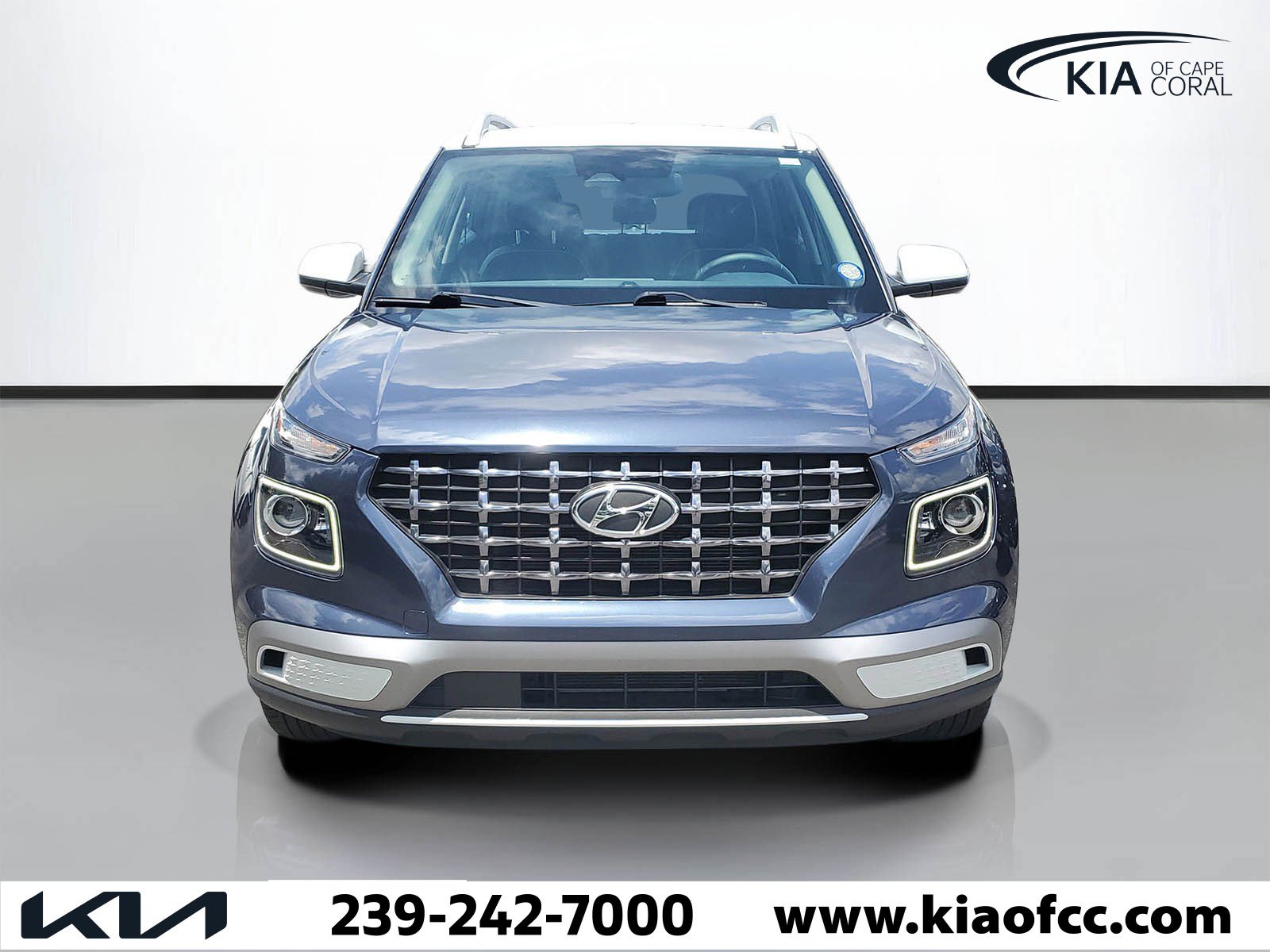 Used 2023 Hyundai Venue Limited w/ Cargo Package FWD image 2