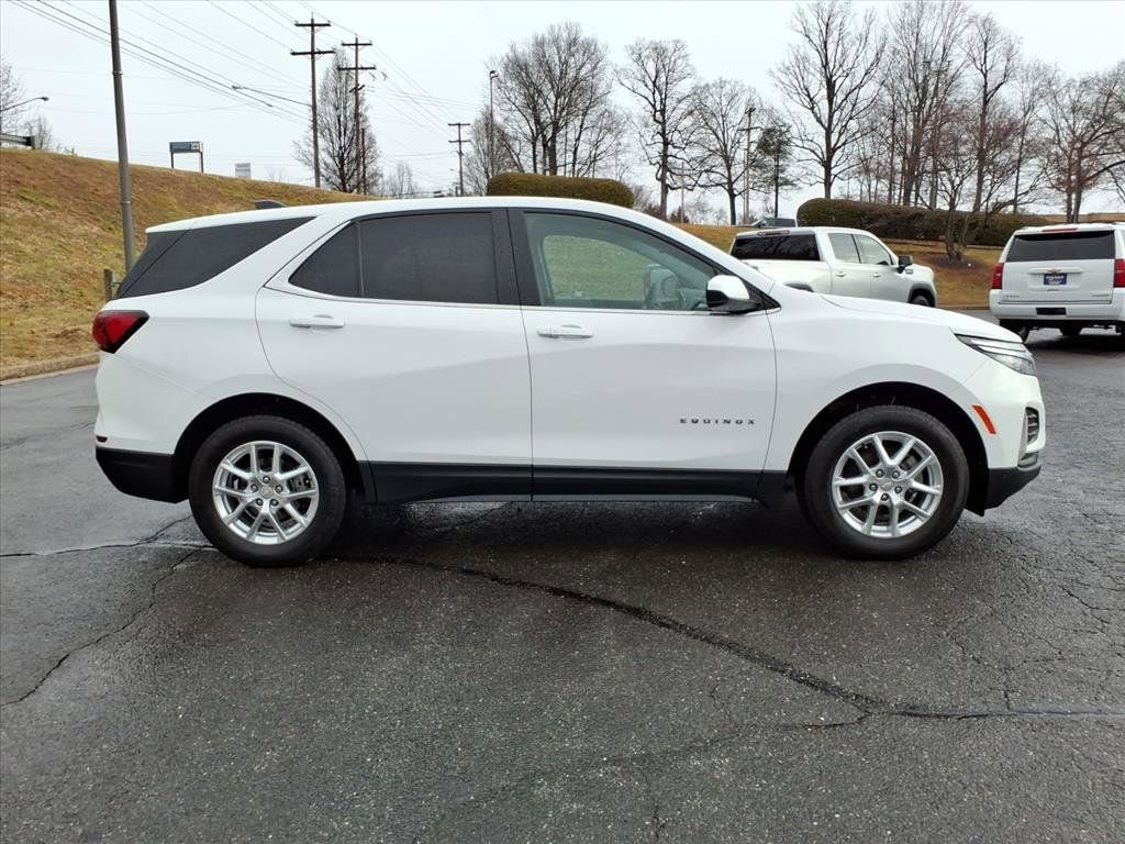 Used 2022 Chevrolet Equinox LT image 2