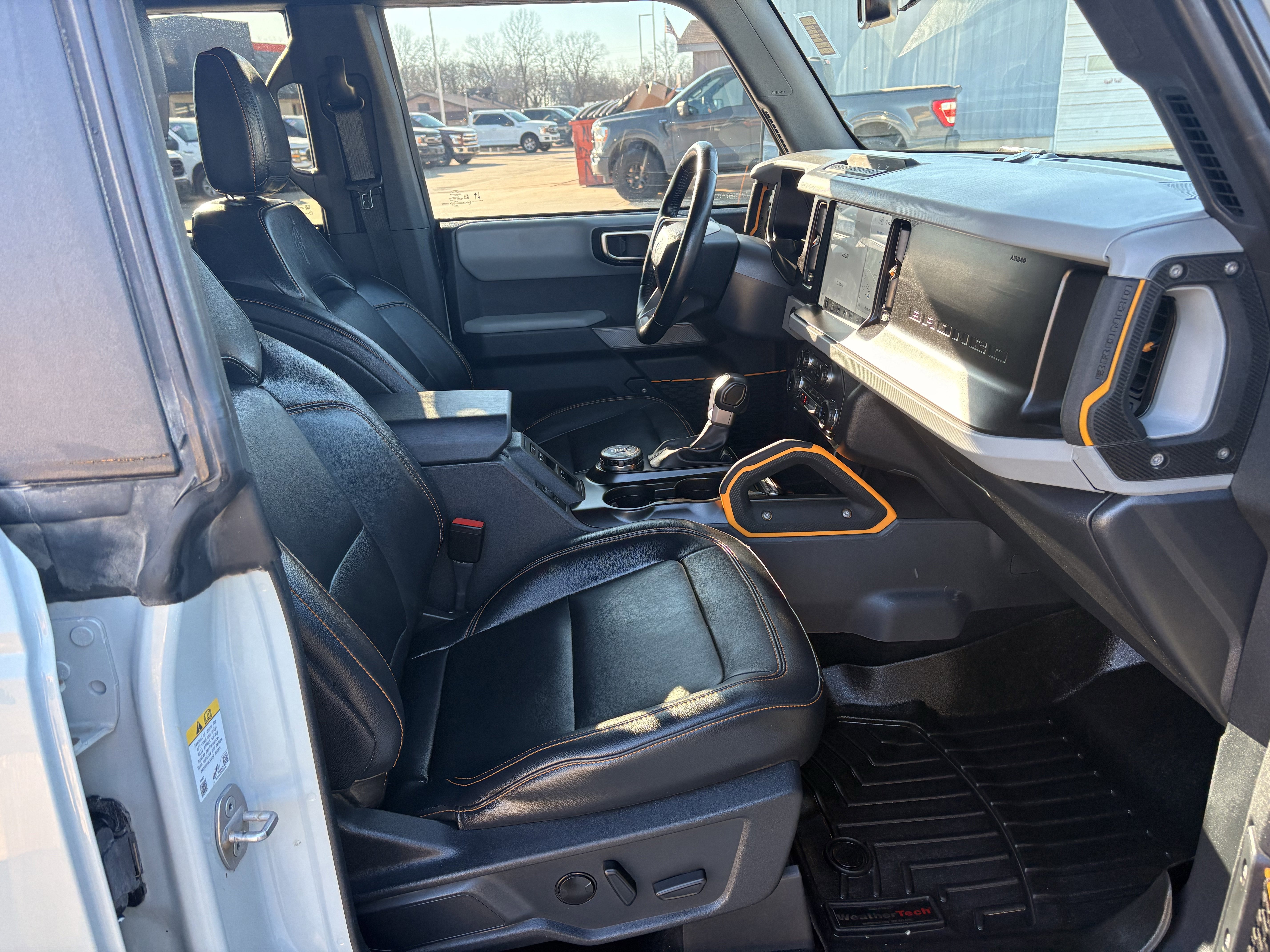 Used 2022 Ford Bronco Badlands image 9