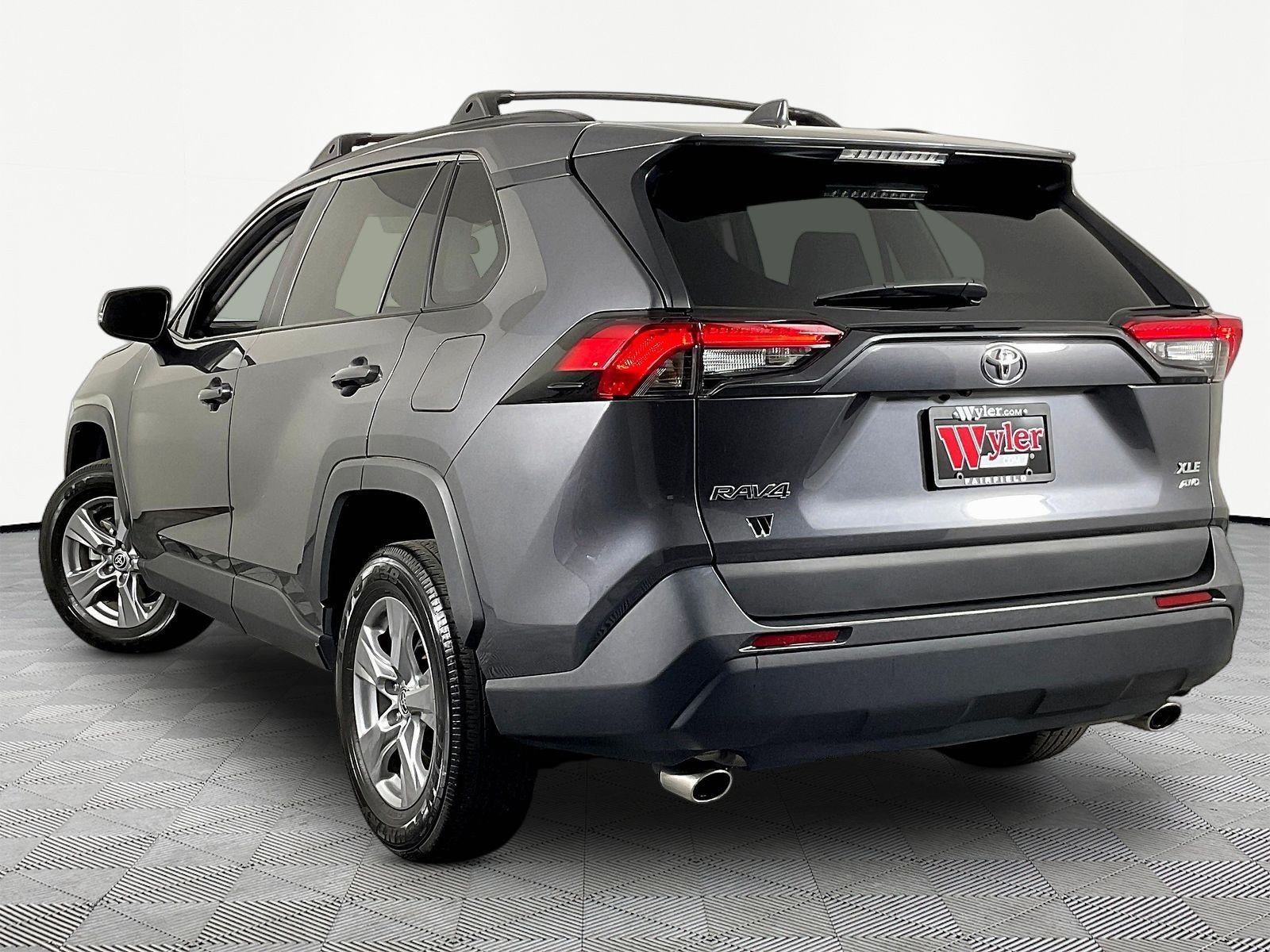 Used 2022 Toyota RAV4 XLE w/ Convenience Package AWD/4WD image 4