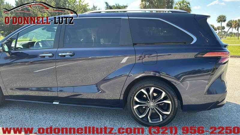 Used 2025 Toyota Sienna Platinum image 5
