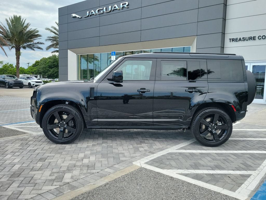 New 2026 Land Rover Defender 110 X-Dynamic SE AWD/4WD image 2