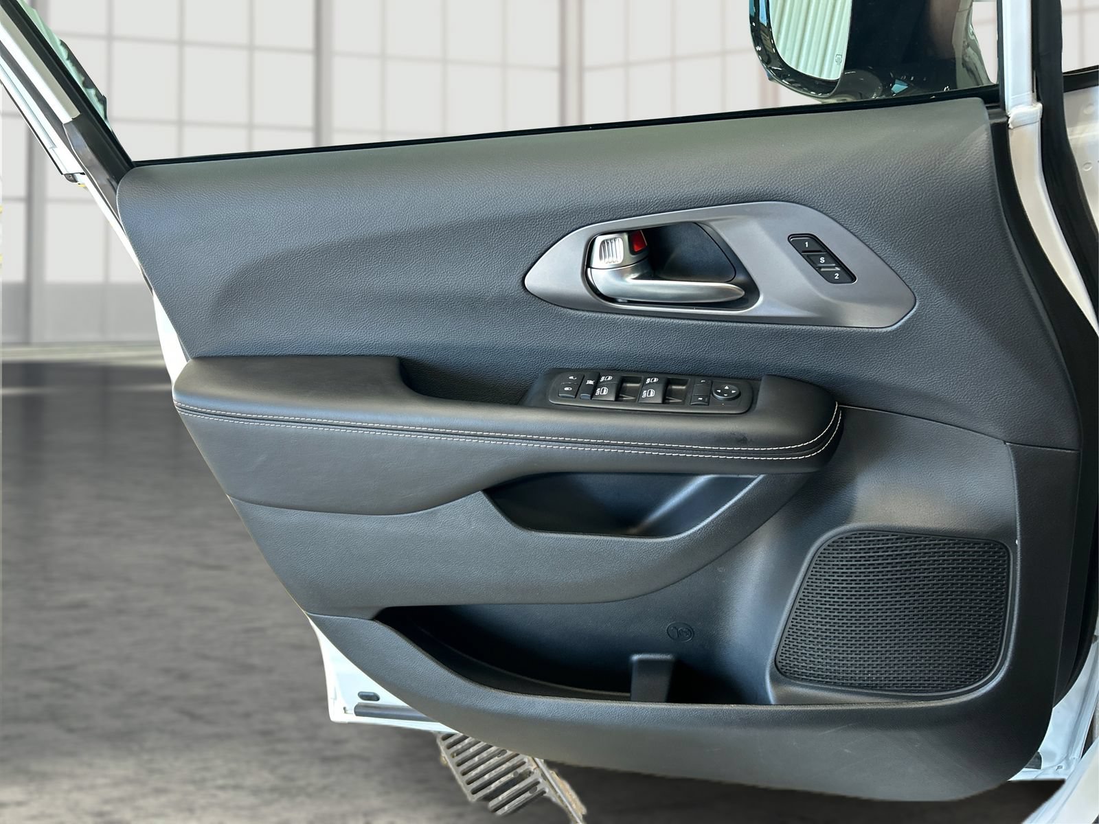 Used 2026 Chrysler Pacifica Select w/ S Appearance Package FWD image 18