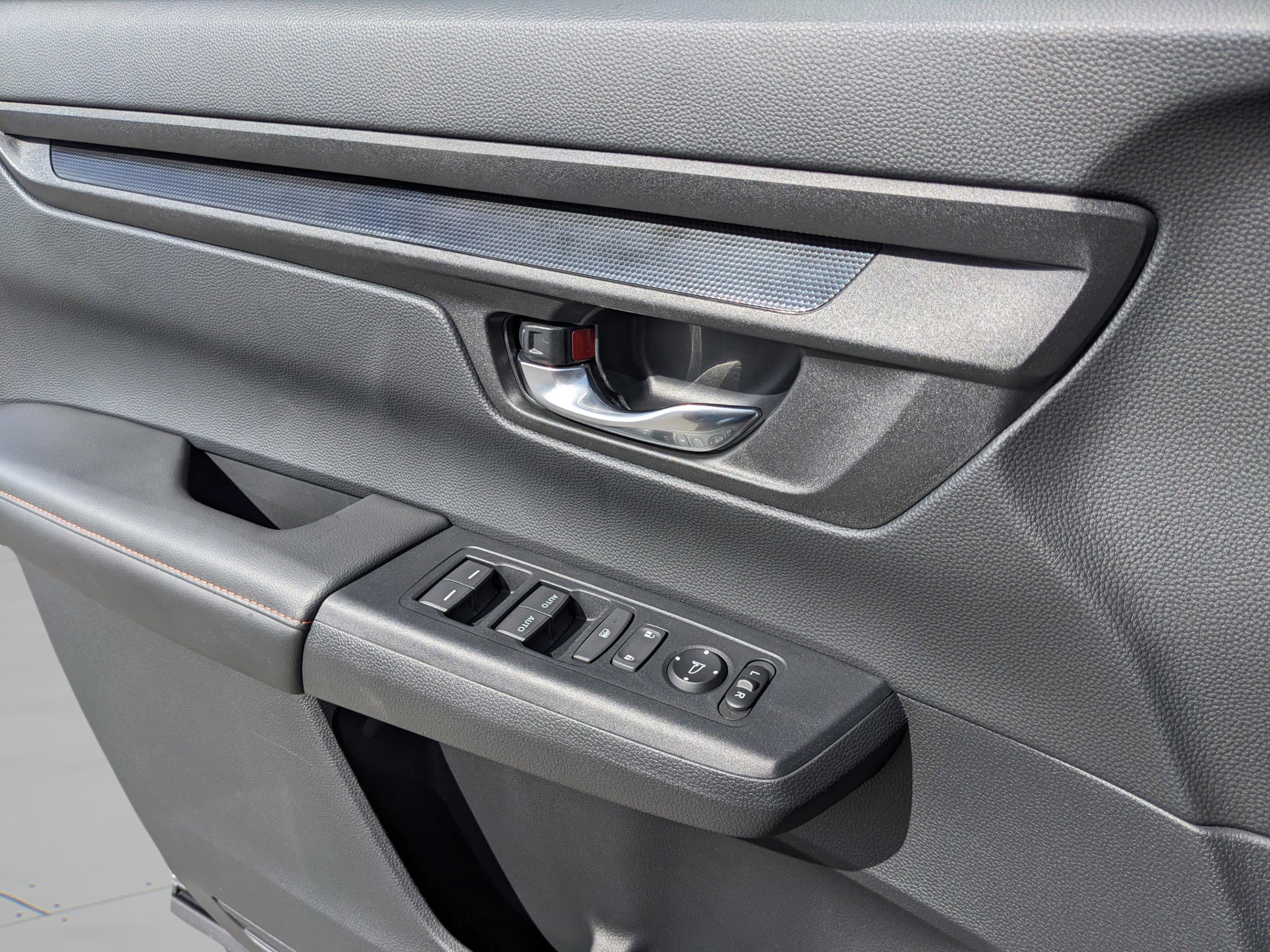 Used 2025 Honda CR-V Sport image 25