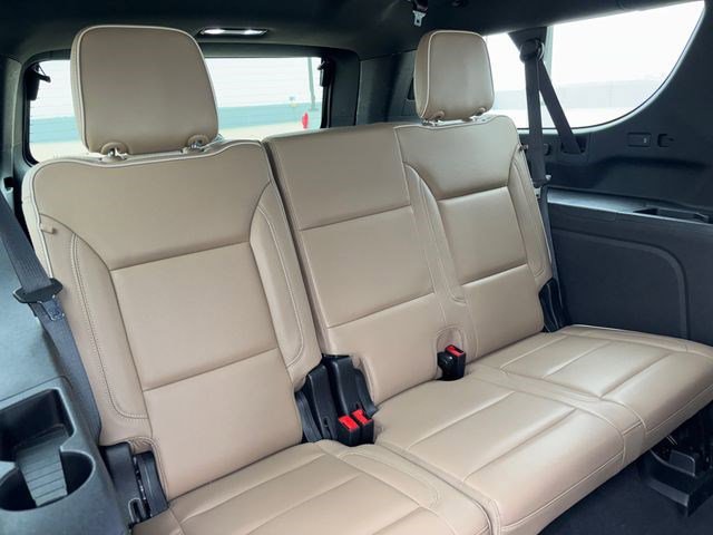 Used 2024 Chevrolet Suburban Premier RWD image 20