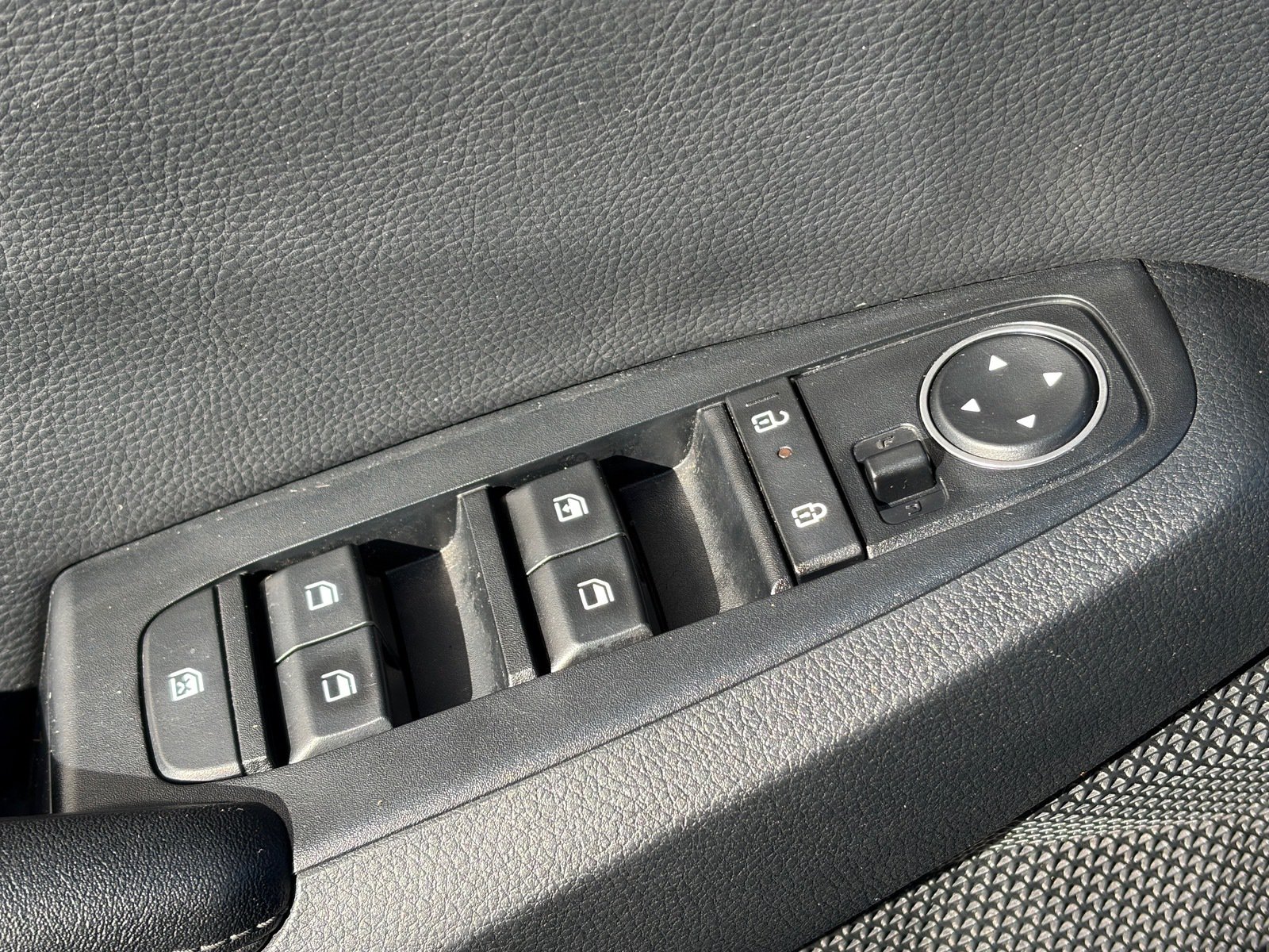 Certified 2024 Kia Seltos S FWD image 17
