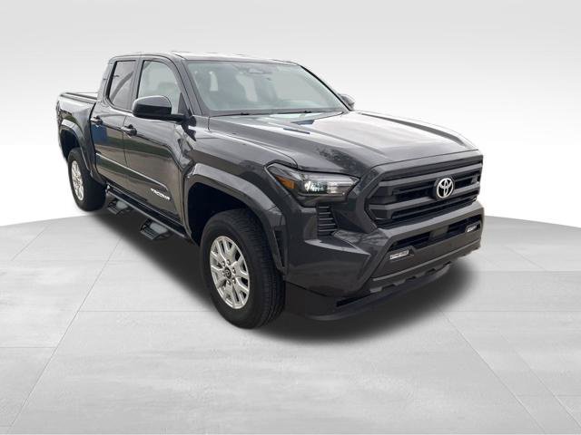 Used 2025 Toyota Tacoma SR5 AWD/4WD image 3
