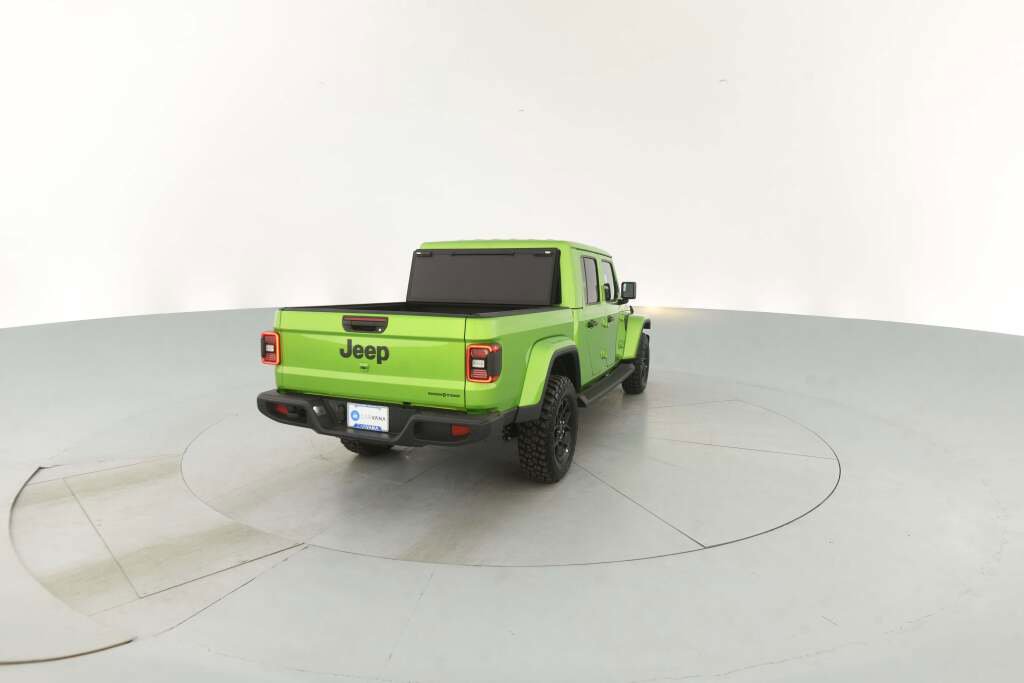 New 2025 Jeep Gladiator Sport image 11