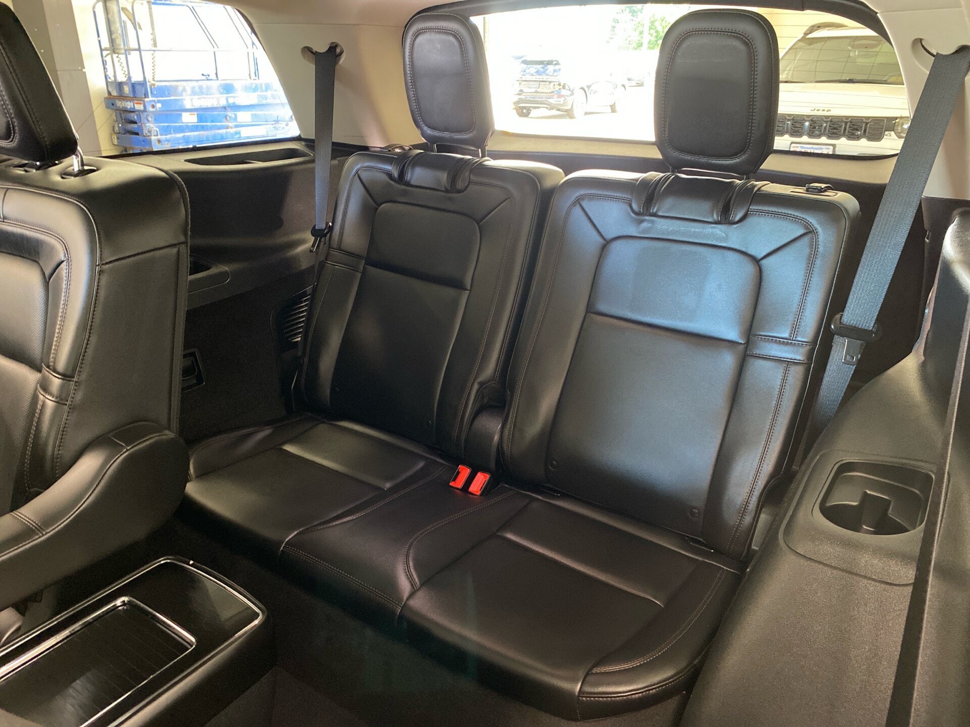 Used 2023 Lincoln Aviator Reserve w/ Equipment Group 201A AWD/4WD image 11