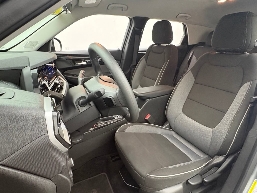 Used 2025 Chevrolet TrailBlazer LT FWD image 16