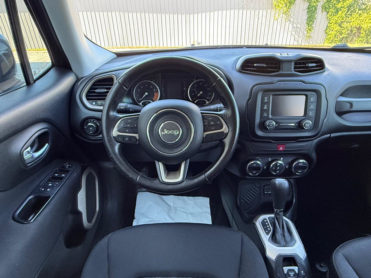 Used 2017 Jeep Renegade Latitude w/ Popular Equipment Group FWD image 10