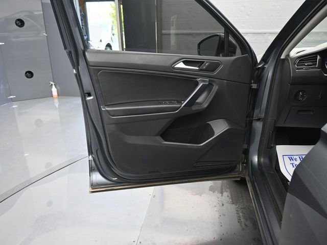 Used 2021 Volkswagen Tiguan SE w/ Panoramic Sunroof Package image 10
