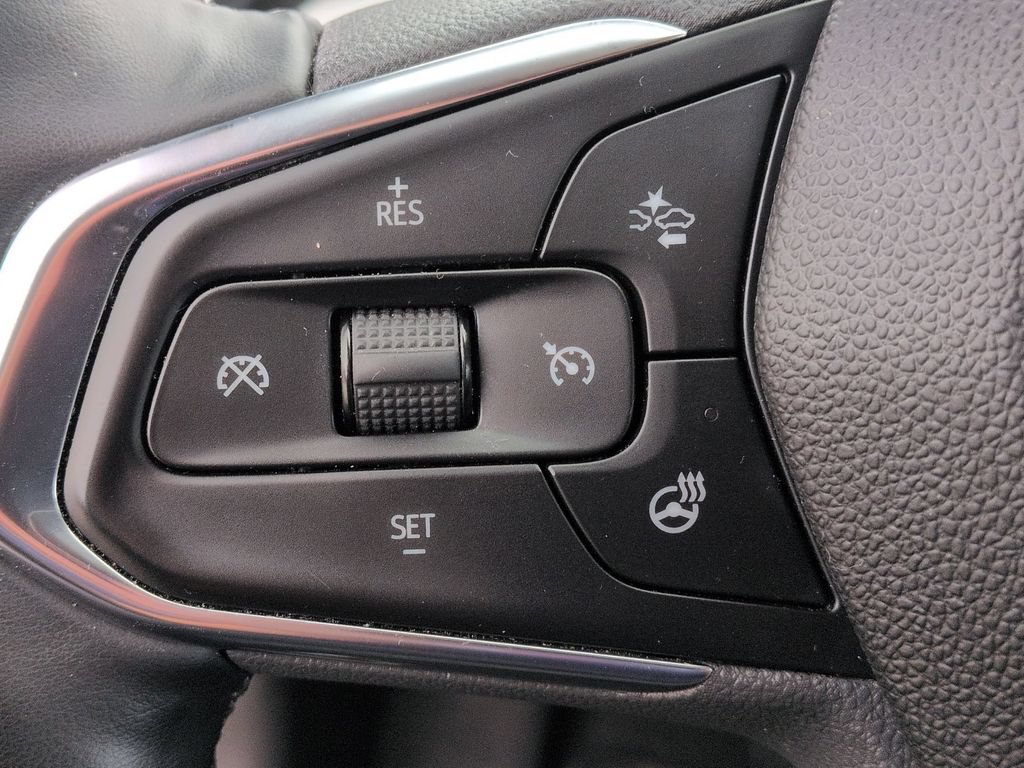 Used 2025 Chevrolet Trax LT w/ LT Convenience Package FWD image 20