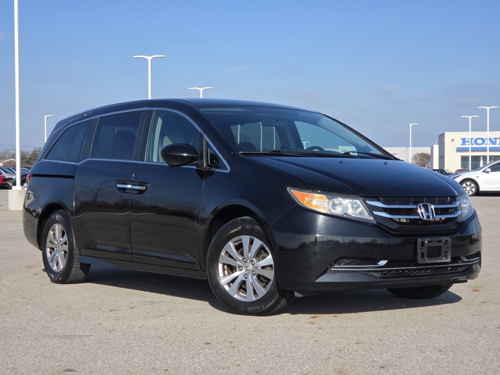 Used 2016 Honda Odyssey SE image 2