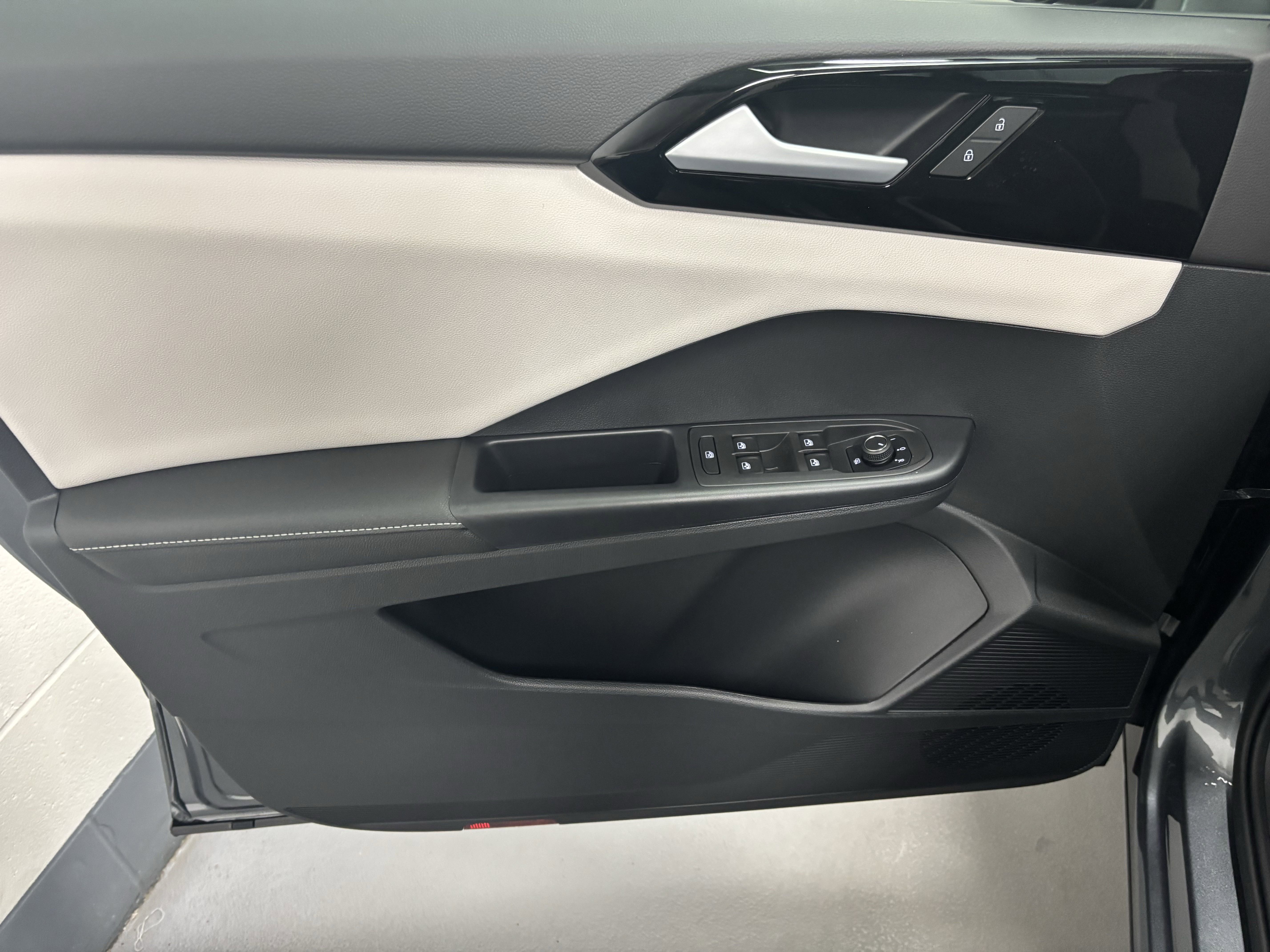 New 2025 Volkswagen Taos S image 2