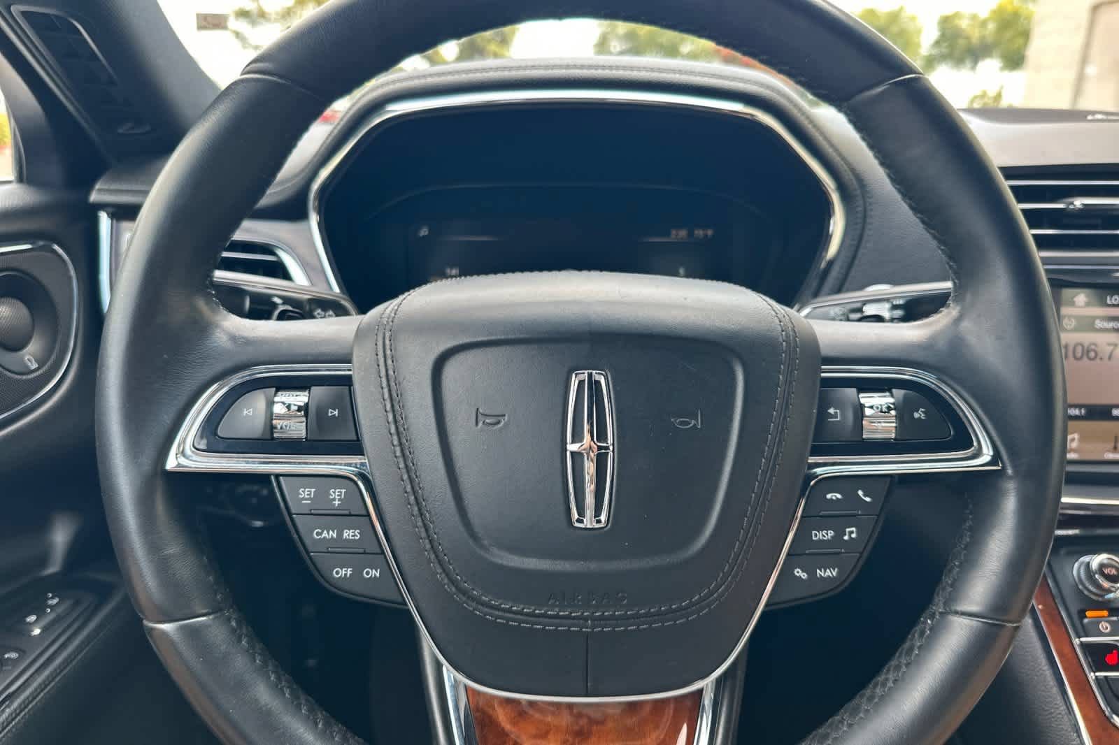 Used 2017 Lincoln Continental Select FWD image 24