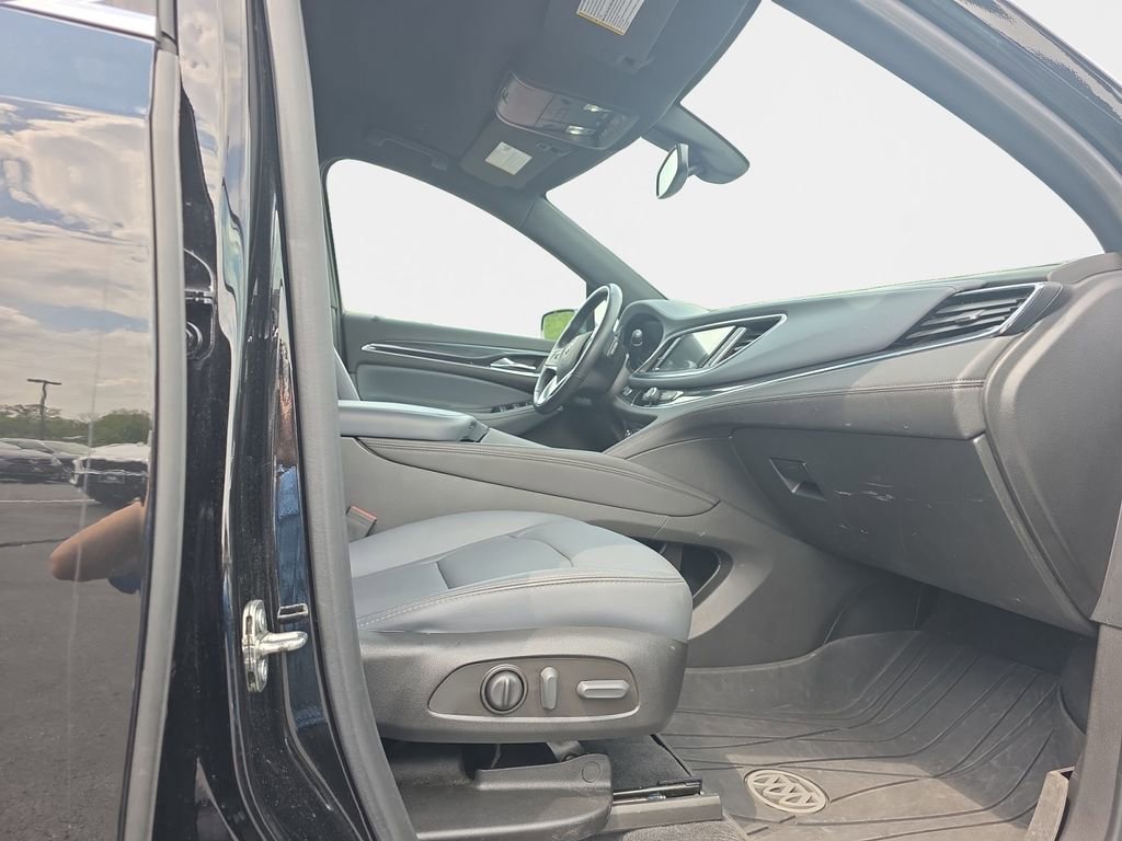 Used 2023 Buick Enclave Essence w/ LPO, Floor Liner Package AWD/4WD image 18