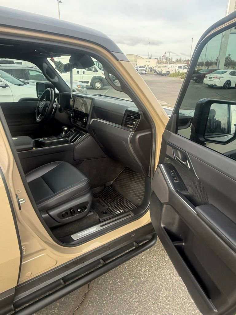 Used 2024 Lexus GX 550 image 12