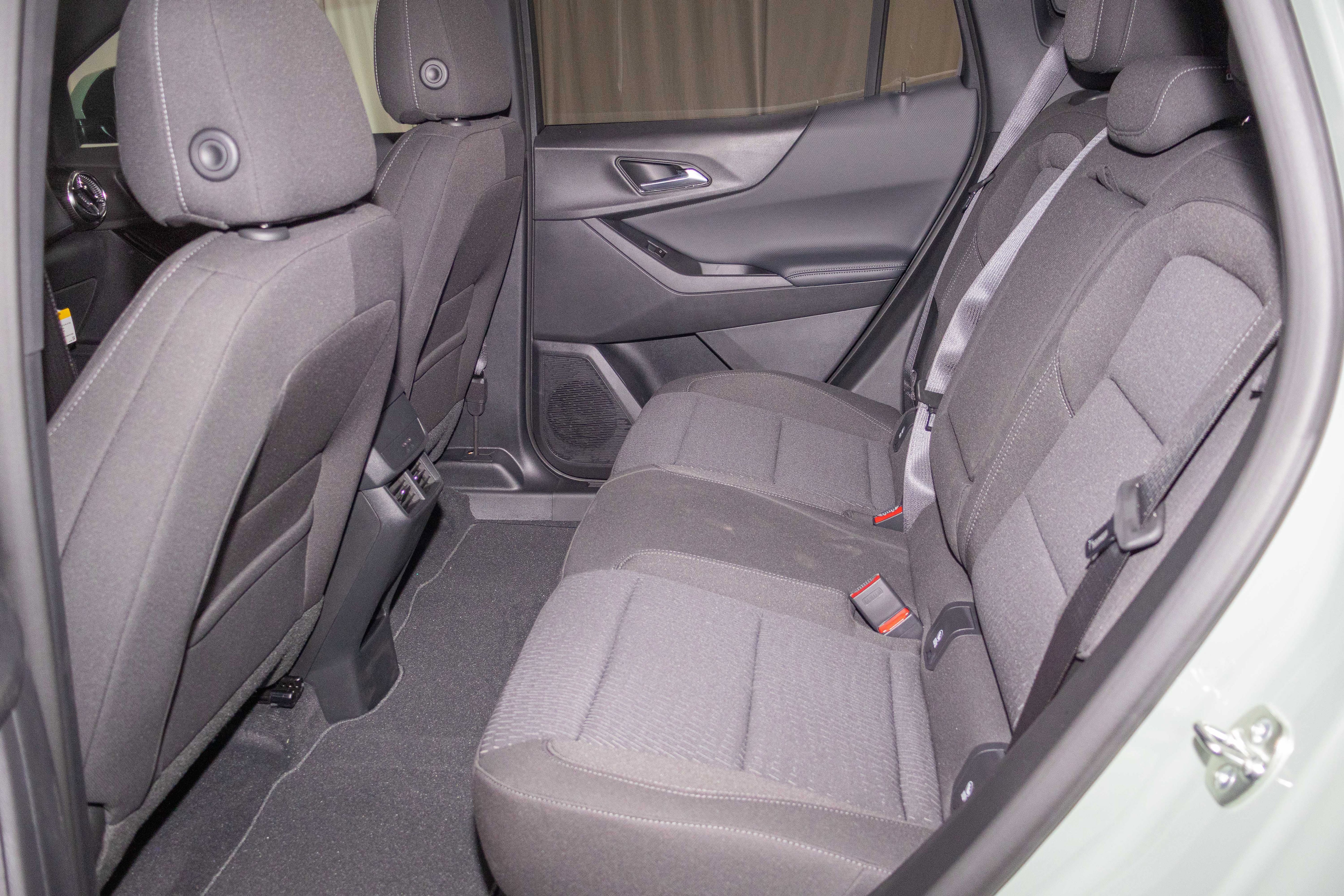 New 2026 Chevrolet Equinox LT FWD image 10