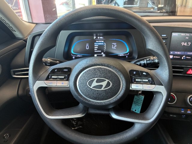 Used 2026 Hyundai Elantra SE FWD image 15