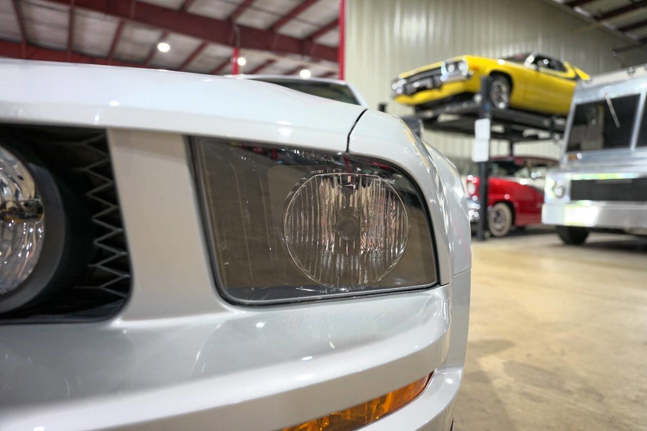 Used 2005 Ford Mustang GT Premium image 36