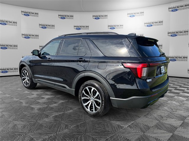Used 2025 Ford Explorer ST-Line image 3