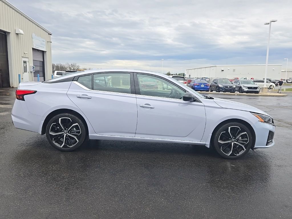 Used 2025 Nissan Altima 2.5 SR w/ SR Premium Package image 10