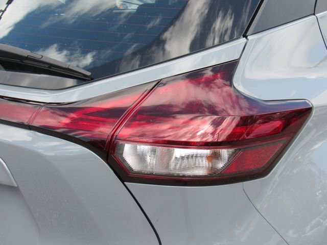 Used 2024 Nissan Kicks SV FWD image 10