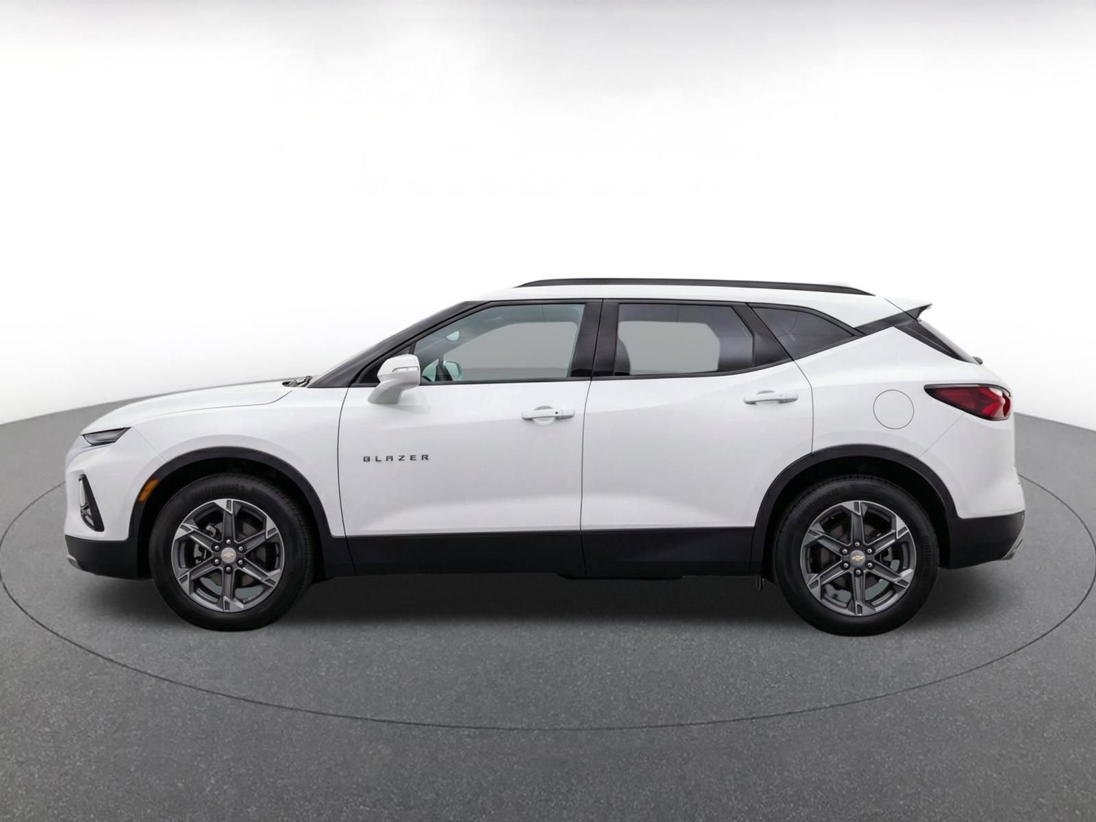 Used 2025 Chevrolet Blazer LT FWD image 4