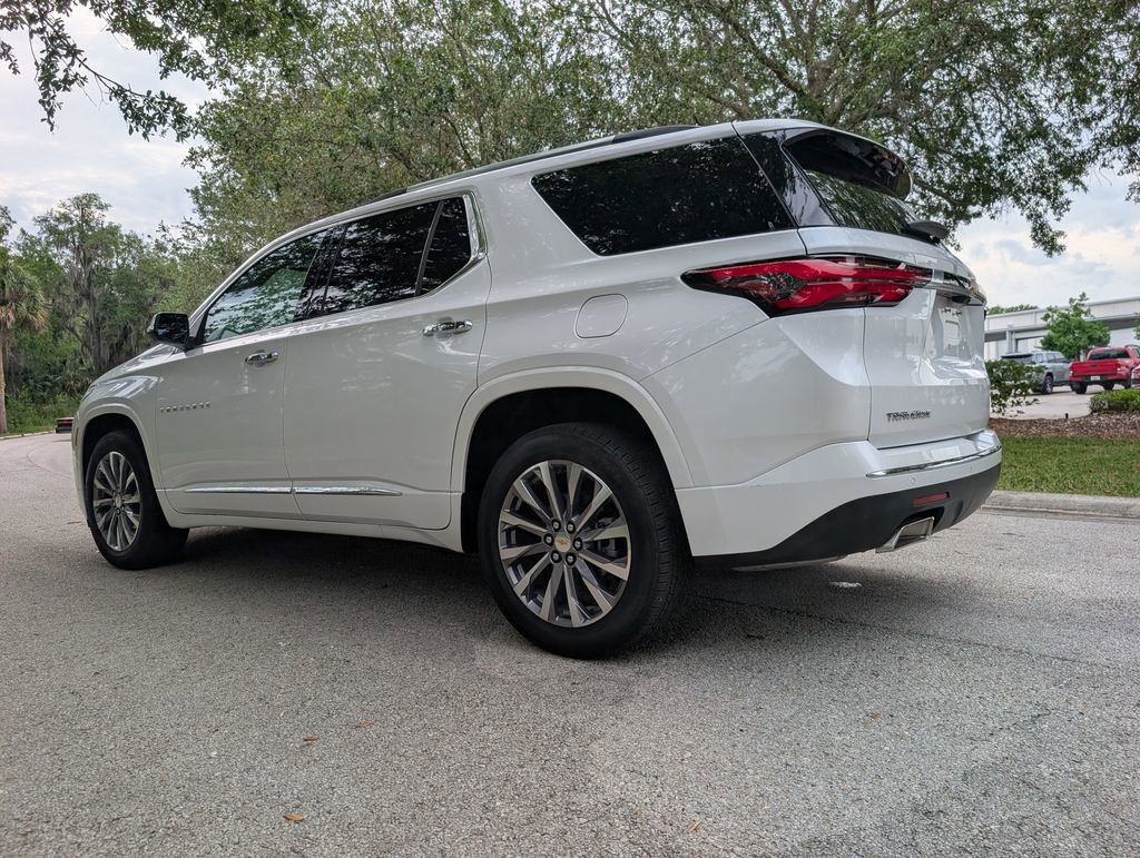 Used 2023 Chevrolet Traverse Premier FWD image 6