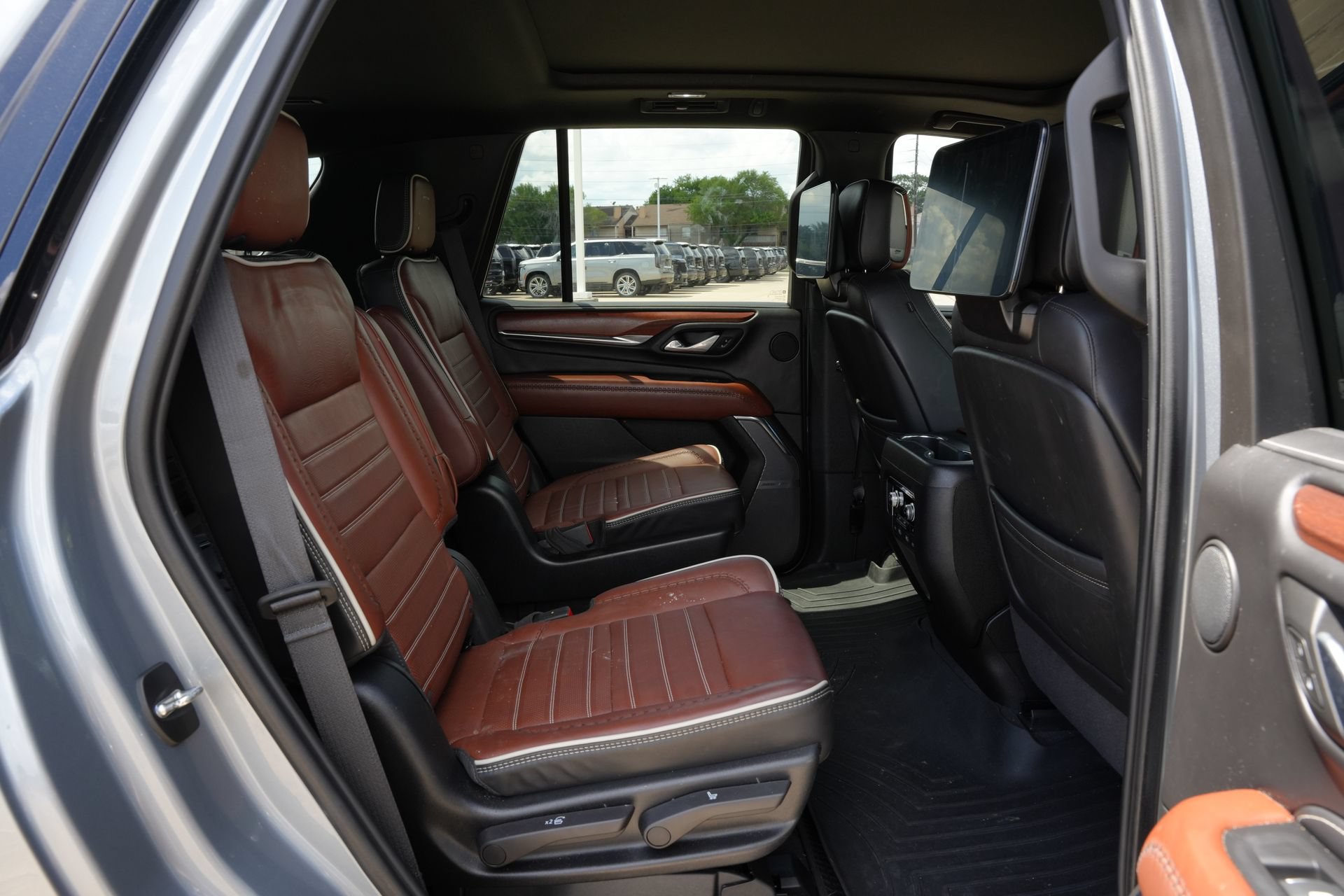 Used 2024 GMC Yukon Denali Ultimate AWD/4WD image 24