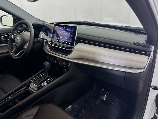 Used 2025 Jeep Compass Limited image 26