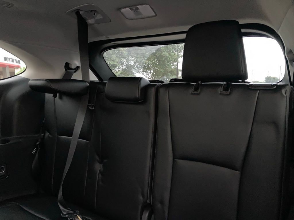 Certified 2024 Toyota Highlander XLE FWD image 12