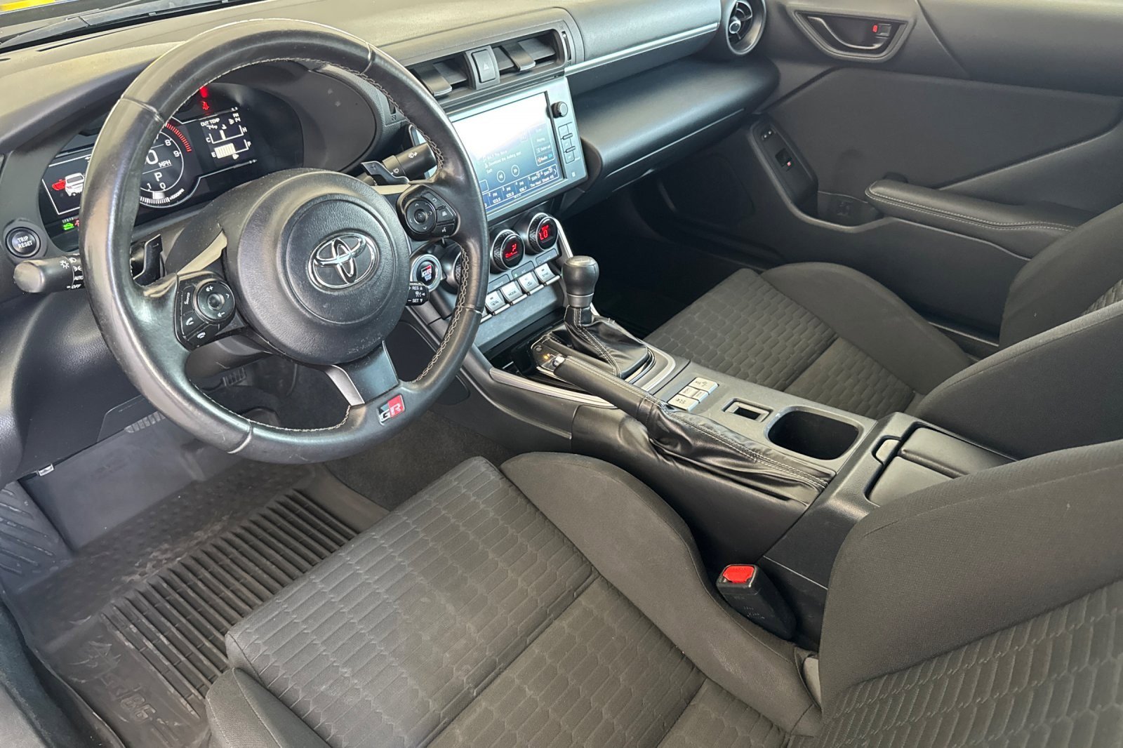 Used 2023 Toyota GR86 w/ ALL Weather Mat Package (TMS) RWD image 9