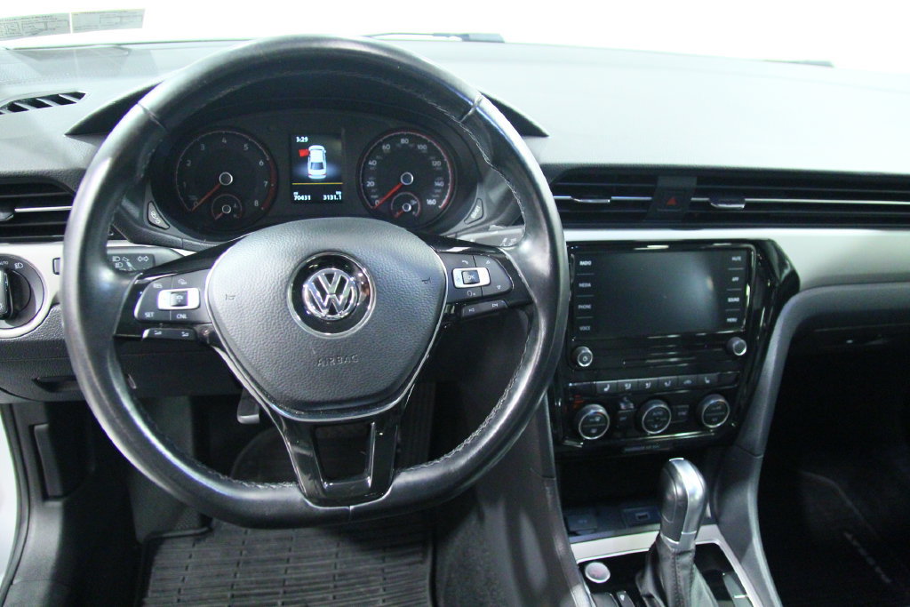 Used 2020 Volkswagen Passat 2.0T SE w/ Sunroof Package FWD image 17