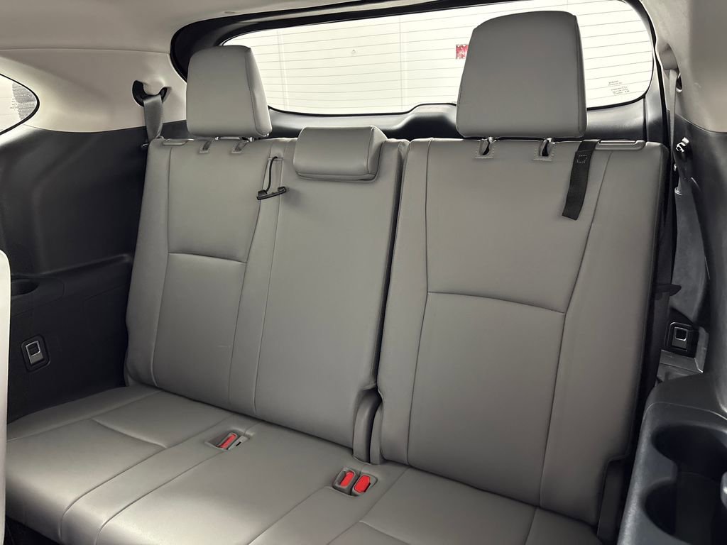 Used 2023 Toyota Highlander XLE image 32
