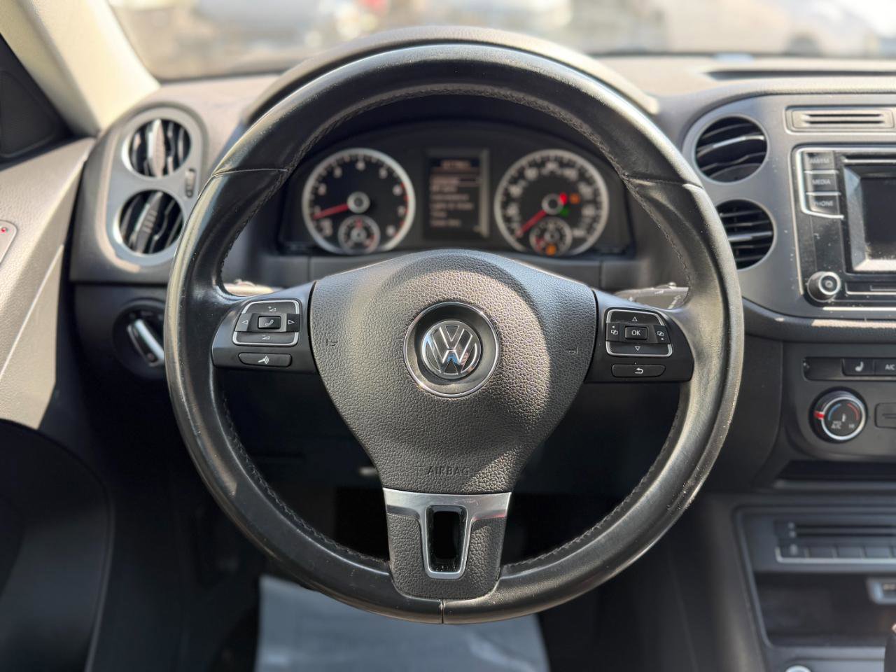 Used 2016 Volkswagen Tiguan S image 41
