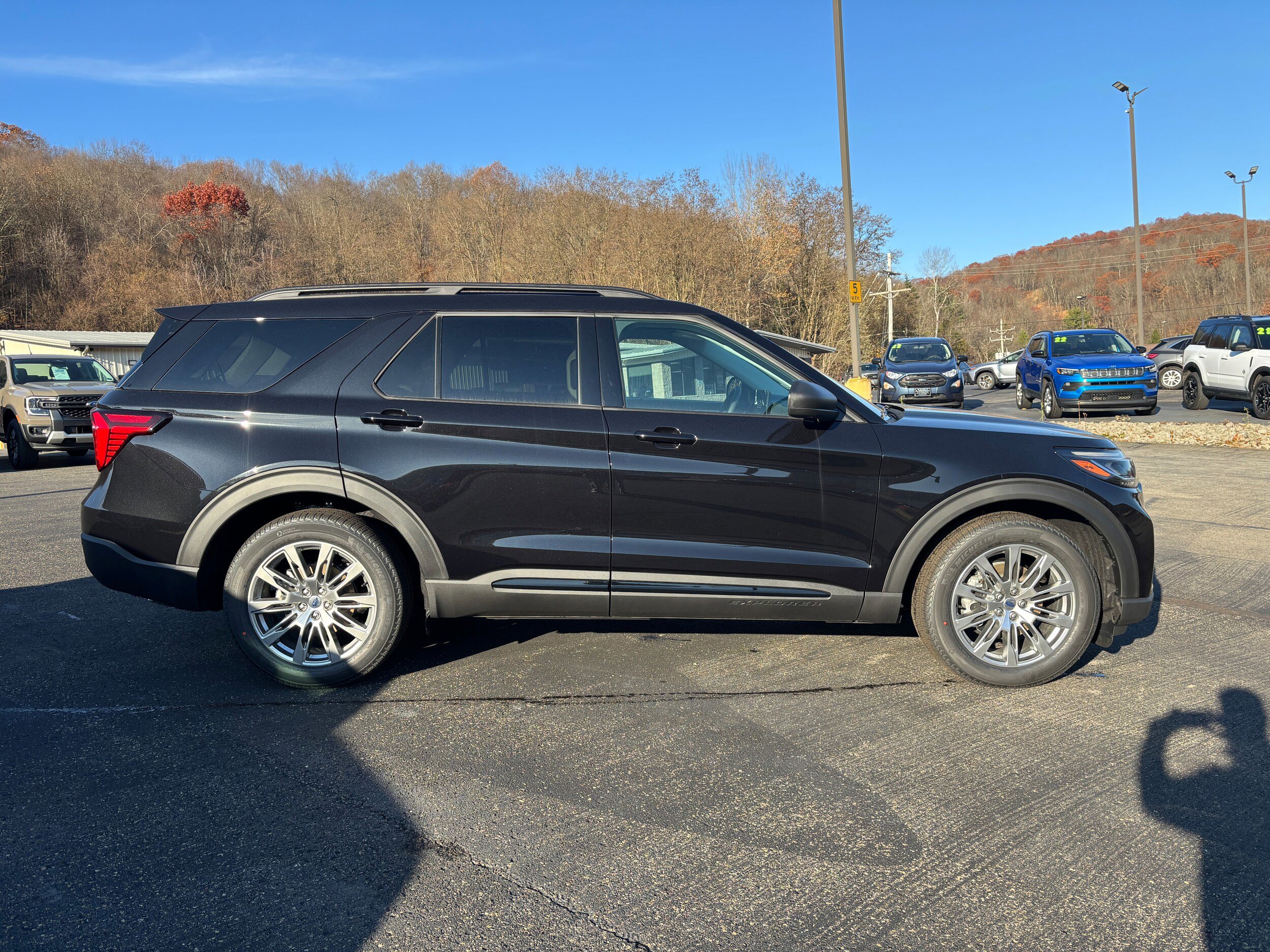 New 2026 Ford Explorer Active w/ Active Comfort Package AWD/4WD video 3